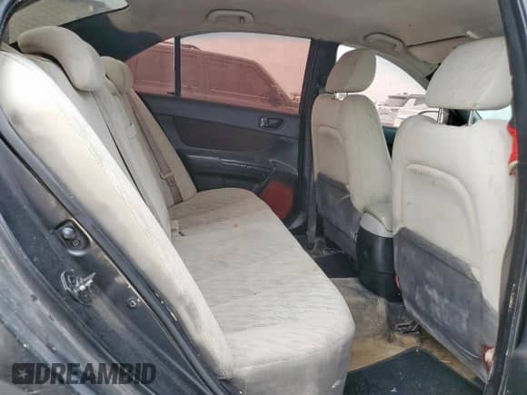 2006 Hyundai Sonata GL z VIN KMHET46C66A114122, wystawiony jako Copart lot #67100165 z przebiegiem 193 918 mil mil oraz Szkoda całkowita • Salvage title. Historia ofert i sprzedaży dostępna na DreamBid. Obrazek 10.