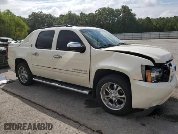 2013 Chevrolet Avalanche LTZ with VIN 3GNTKGE78DG293838, listed as a Copart auction lot 69284035 with 212,829 mi miles and Salvage title. Bid and sale history available at DreamBid. Image 4.