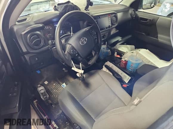 2023 Toyota Tacoma SR z VIN 3TYRX5GN9PT082761, wystawiony jako Copart lot #71550115 z przebiegiem 41 591 mil mil oraz Czysty tytuł • Clean title. Historia ofert i sprzedaży dostępna na DreamBid. Obrazek 8.