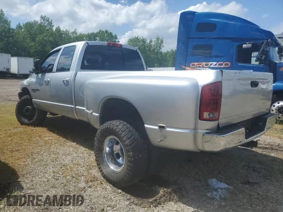 2006 Dodge 3500 SLT z VIN 3D7MX48C86G129083, wystawiony jako Copart lot #62094225 z przebiegiem 172 759 mil mil oraz Szkoda całkowita • Salvage title. Historia ofert i sprzedaży dostępna na DreamBid. Obrazek 2.