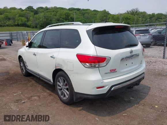 2015 Nissan Pathfinder SL with VIN 5N1AR2MM1FC680349, listed as a IAAI auction lot 42389100 with 156,668 mi miles and . Bid and sale history available at DreamBid. Image 3.