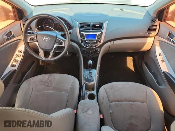 2014 Hyundai Accent GLS z VIN KMHCU4AE8EU624837, wystawiony jako Copart lot #85711535 z przebiegiem 127 432 mil mil oraz Szkoda całkowita • Salvage title. Historia ofert i sprzedaży dostępna na DreamBid. Obrazek 8.