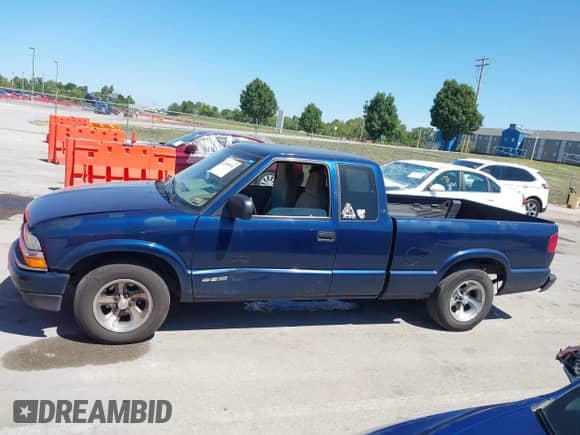 2002 Chevrolet S-10 LS с VIN 1GCCS19WX28140128, выставлен на аукционе IAAI как лот 43009541 с пробегом 210 511 миль миль и . История ставок и продаж доступна на DreamBid. Изображение 14.