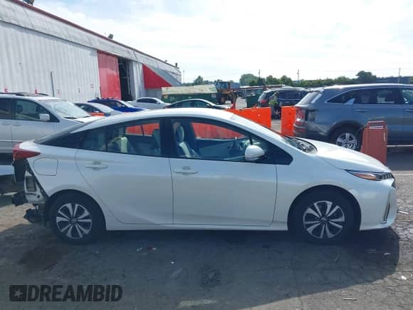2018 Toyota Prius Plus z VIN JTDKARFP5J3077090, wystawiony jako IAAI lot #42888175 z przebiegiem 192 157 mil mil oraz . Historia ofert i sprzedaży dostępna na DreamBid. Obrazek 14.