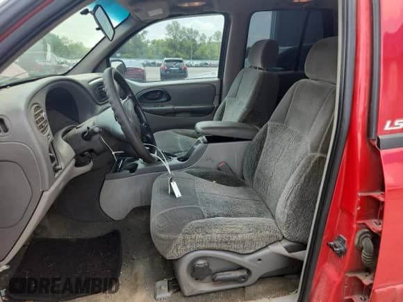 2002 Chevrolet TrailBlazer LS with VIN 1GNDT13S222187218, listed as a Copart auction lot 60282145 with 173,423 mi miles and Salvage title. Bid and sale history available at DreamBid. Image 7.