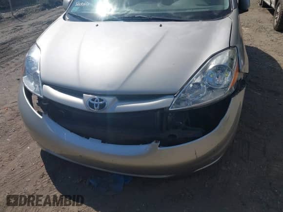 2008 Toyota Sienna XLE z VIN 5TDBK22C08S019999, wystawiony jako IAAI lot #43180038 z przebiegiem 218 337 mil mil oraz . Historia ofert i sprzedaży dostępna na DreamBid. Obrazek 6.