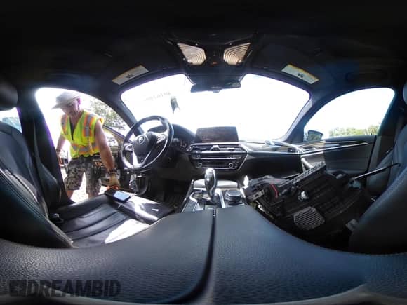 2019 BMW 5 Series 530e xDrive z VIN WBAJB1C57KB375500, wystawiony jako IAAI lot #40161096 z przebiegiem 113 690 mil mil oraz . Historia ofert i sprzedaży dostępna na DreamBid. Obrazek 18.