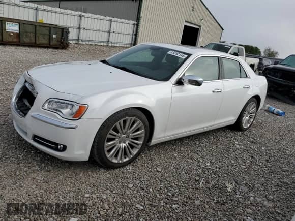 2012 Chrysler 300 Limited z VIN 2C3CCACG7CH279681, wystawiony jako Copart lot #83852145 z przebiegiem 105 752 mil mil oraz Szkoda całkowita • Salvage title. Historia ofert i sprzedaży dostępna na DreamBid. Obrazek 1.