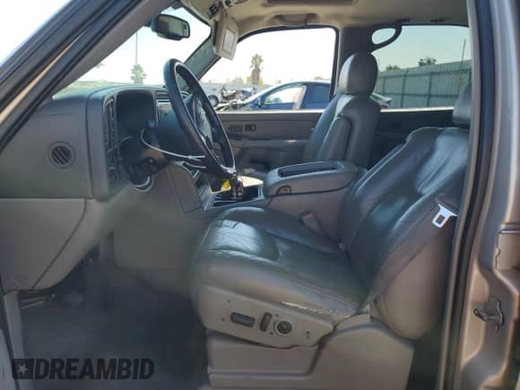 2004 Chevrolet Tahoe LT z VIN 1GNEK13TX4J198363, wystawiony jako Copart lot #70129815 z przebiegiem 224 521 mil mil oraz Szkoda całkowita • Salvage title. Historia ofert i sprzedaży dostępna na DreamBid. Obrazek 7.