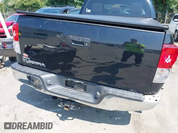 2012 Toyota Tundra z VIN 5TFRU5F18CX026186, wystawiony jako IAAI lot #42414319 z przebiegiem 216 128 mil mil oraz . Historia ofert i sprzedaży dostępna na DreamBid. Obrazek 17.