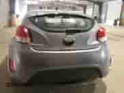 2015 Hyundai Veloster z VIN KMHTC6AD5FU243986, wystawiony jako Copart lot #84944785 z przebiegiem 67 979 mil mil oraz Szkoda całkowita • Salvage title. Historia ofert i sprzedaży dostępna na DreamBid. Obrazek 6.