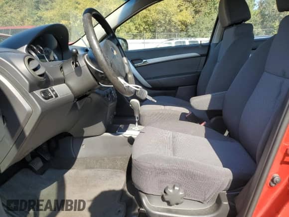 2011 Chevrolet Aveo 1LT z VIN KL1TD5DE5BB138149, wystawiony jako Copart lot #77862674 z przebiegiem 51 344 mil mil oraz Czysty tytuł • Clean title. Historia ofert i sprzedaży dostępna na DreamBid. Obrazek 7.