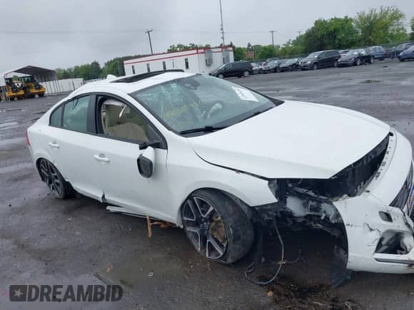 2017 Volvo S60 Dynamic z VIN YV140MTL6H2437364, wystawiony jako IAAI lot #42369420 z przebiegiem 93 442 mil mil oraz . Historia ofert i sprzedaży dostępna na DreamBid. Obrazek 1.