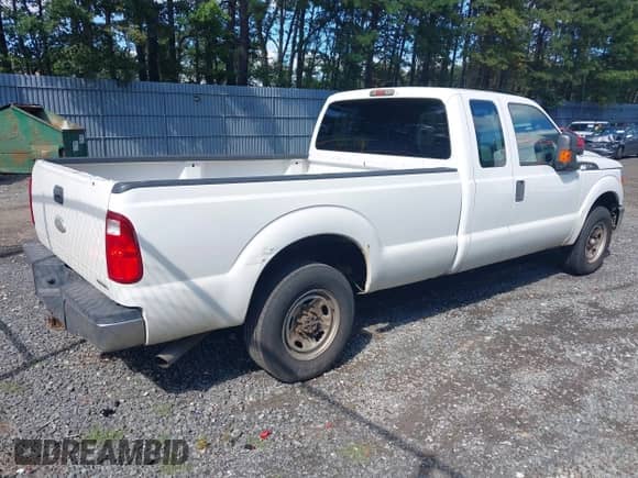 2015 Ford F-250 XLT with VIN 1FT7X2A67FEA12893, listed as a IAAI auction lot 43239020 with 306,585 mi miles and . Bid and sale history available at DreamBid. Image 4.