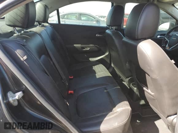 2020 Chevrolet Sonic Premier z VIN 1G1JF5SB2L4121035, wystawiony jako Copart lot #56504625 z przebiegiem 67 329 mil mil oraz Szkoda całkowita • Salvage title. Historia ofert i sprzedaży dostępna na DreamBid. Obrazek 10.