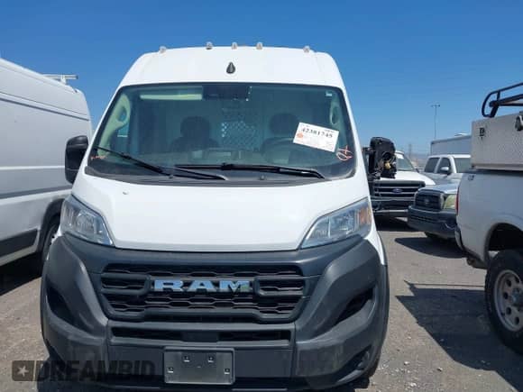 2023 Ram ProMaster Cargo z VIN 3C6MRVJG2PE526171, wystawiony jako IAAI lot #42381745 z przebiegiem 46 462 mil mil oraz . Historia ofert i sprzedaży dostępna na DreamBid. Obrazek 12.