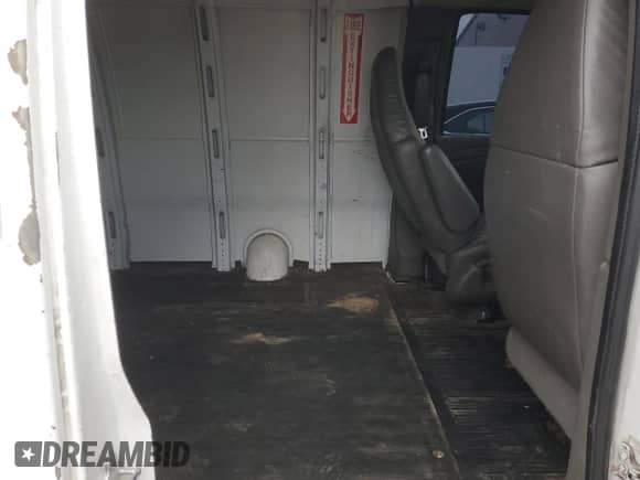 2008 Chevrolet Express Cargo с VIN 1GCFG15X181145992, выставлен на аукционе Copart как лот 47990785 с пробегом 142 167 миль миль и На запчасти • Non repairable. История ставок и продаж доступна на DreamBid. Изображение 11.