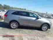 2018 Kia Sorento LX z VIN 5XYPG4A33JG416825, wystawiony jako IAAI lot #43535898 z przebiegiem 193 181 mil mil oraz . Historia ofert i sprzedaży dostępna na DreamBid. Obrazek 13.