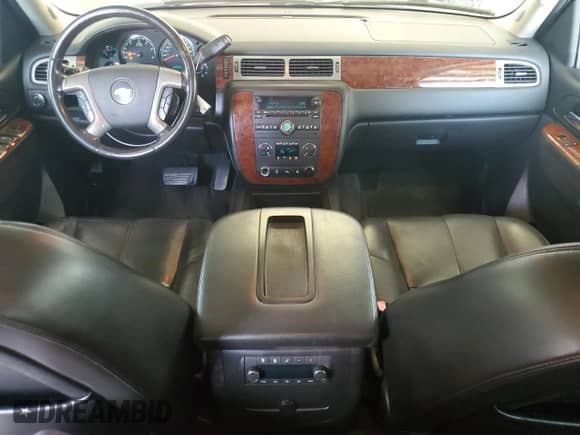 2011 Chevrolet Suburban LT with VIN 1GNSCJE05BR387102, listed as a Copart auction lot 62515875 with 293,598 mi miles and Salvage title. Bid and sale history available at DreamBid. Image 8.