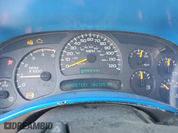 2003 Chevrolet Silverado 2500HD LT z VIN 1GCHK29183E120978, wystawiony jako Copart lot #81241735 z przebiegiem 306 355 mil mil oraz Szkoda całkowita • Salvage title. Historia ofert i sprzedaży dostępna na DreamBid. Obrazek 9.