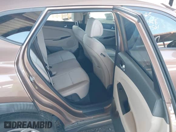 2016 Hyundai Tucson SE with VIN KM8J33A48GU160561, listed as a IAAI auction lot 43231056 with Not provided miles and . Bid and sale history available at DreamBid. Image 8.