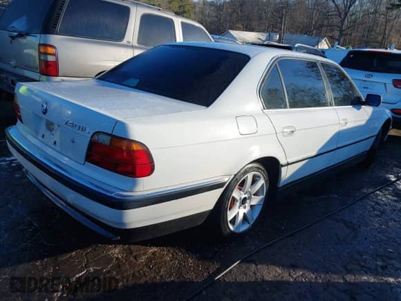 1996 BMW 7 Series 740iL z VIN WBAGJ8325TDL36633, wystawiony jako IAAI lot #41299652 z przebiegiem 166 420 mil mil oraz . Historia ofert i sprzedaży dostępna na DreamBid. Obrazek 4.