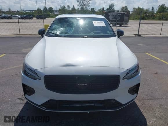 2024 Volvo S60 Plus Black Edition z VIN 7JRL12FH7RG298037, wystawiony jako IAAI lot #42798845 z przebiegiem 33 535 mil mil oraz . Historia ofert i sprzedaży dostępna na DreamBid. Obrazek 12.