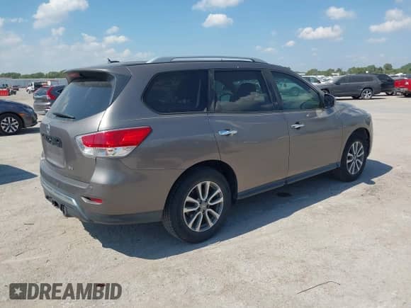 2014 Nissan Pathfinder SL with VIN 5N1AR2MN2EC618515, listed as a IAAI auction lot 43373075 with 180,348 mi miles and . Bid and sale history available at DreamBid. Image 4.