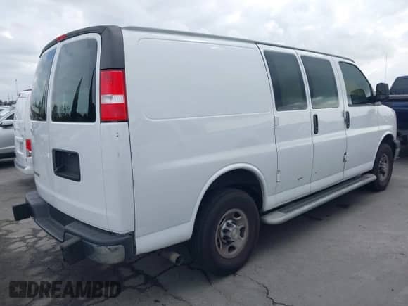 2022 Chevrolet Express Cargo with VIN 1GCWGAFP0N1146450, listed as a IAAI auction lot 42119739 with 50,440 mi miles and . Bid and sale history available at DreamBid. Image 4.