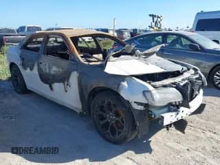 2019 Chrysler 300 S с VIN 2C3CCABG5KH654192, выставлен на аукционе IAAI как лот 40535560 с пробегом Не указан миль и . История ставок и продаж доступна на DreamBid. Изображение 1.