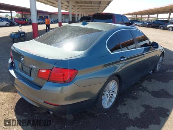 2011 BMW 5 Series 535i xDrive z VIN WBAFU7C58BC778737, wystawiony jako IAAI lot #43145794 z przebiegiem 180 103 mil mil oraz . Historia ofert i sprzedaży dostępna na DreamBid. Obrazek 4.