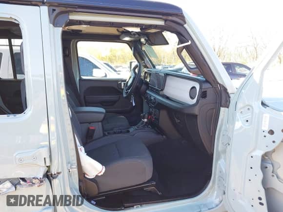 2024 Jeep Wrangler Willys with VIN 1C4RJXDNXRW135984, listed as a IAAI auction lot 40789537 with 6,609 mi miles and . Bid and sale history available at DreamBid. Image 5.