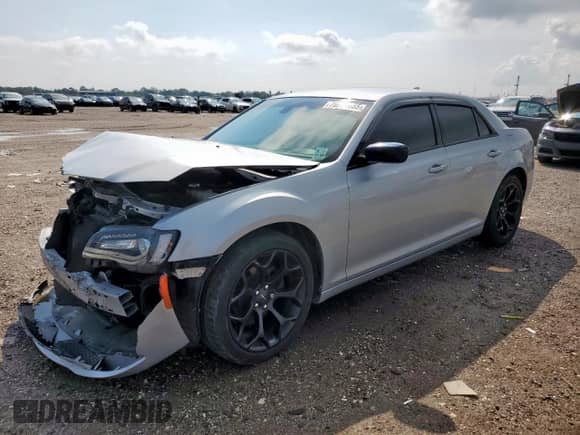 2019 Chrysler 300 Touring с VIN 2C3CCAAG8KH682943, выставлен на аукционе Copart как лот 70071455 с пробегом 42 623 миль миль и Списание • Salvage title. История ставок и продаж доступна на DreamBid. Изображение 1.