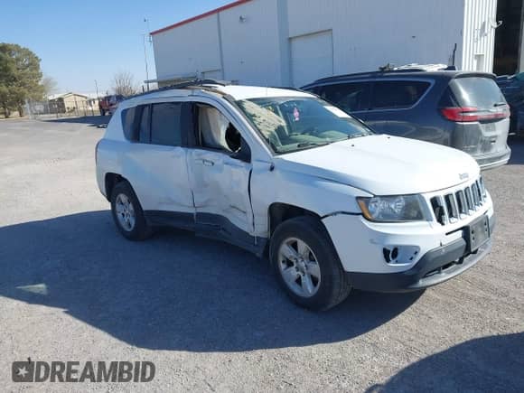 2016 Jeep Compass Latitude z VIN 1C4NJCEB0GD709965, wystawiony jako IAAI lot #41857072 z przebiegiem 81 414 mil mil oraz . Historia ofert i sprzedaży dostępna na DreamBid. Obrazek 1.