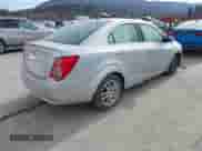 2013 Chevrolet Sonic LT с VIN 1G1JD5SH5D4225076, выставлен на аукционе IAAI как лот 41409727 с пробегом 85 517 миль миль и . История ставок и продаж доступна на DreamBid. Изображение 4.