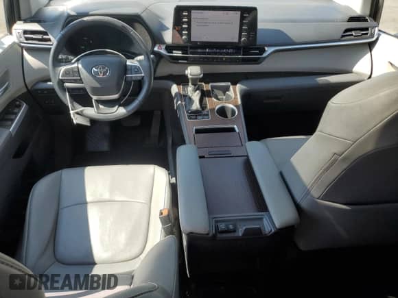 2021 Toyota Sienna XLE z VIN 5TDYRKEC1MS046429, wystawiony jako Copart lot #80432435 z przebiegiem 36 393 mil mil oraz Szkoda całkowita • Salvage title. Historia ofert i sprzedaży dostępna na DreamBid. Obrazek 8.