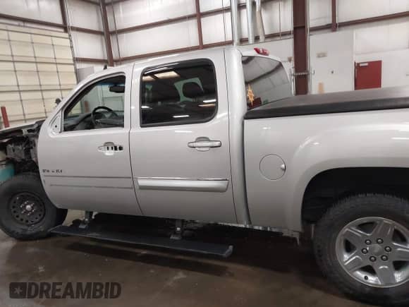 2011 GMC Sierra 1500 SLT z VIN 3GTP2WE35BG123533, wystawiony jako IAAI lot #41990602 z przebiegiem 150 403 mil mil oraz . Historia ofert i sprzedaży dostępna na DreamBid. Obrazek 15.