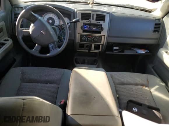 2007 Dodge Dakota SLT z VIN 1D7HE48P17S248291, wystawiony jako Copart lot #82481105 z przebiegiem 142 052 mil mil oraz Szkoda całkowita • Salvage title. Historia ofert i sprzedaży dostępna na DreamBid. Obrazek 8.
