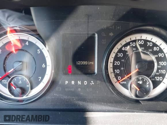 2018 Ram 1500 Express z VIN 3C6RR6KG2JG225759, wystawiony jako IAAI lot #41238504 z przebiegiem 123 991 mil mil oraz . Historia ofert i sprzedaży dostępna na DreamBid. Obrazek 16.