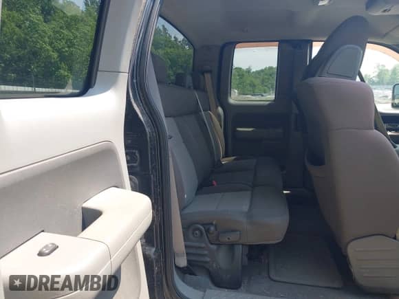 2005 Ford F-150 XLT z VIN 1FTPX14535FA72661, wystawiony jako IAAI lot #42496037 z przebiegiem 74 180 mil mil oraz . Historia ofert i sprzedaży dostępna na DreamBid. Obrazek 8.