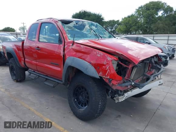 2015 Toyota Tacoma PreRunner z VIN 5TFTU4GN5FX090241, wystawiony jako IAAI lot #42547149 z przebiegiem 131 056 mil mil oraz . Historia ofert i sprzedaży dostępna na DreamBid. Obrazek 1.