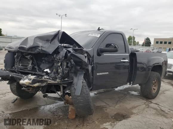 2013 GMC Sierra 1500 SLE z VIN 1GTN2VE09DZ106373, wystawiony jako Copart lot #59624525 z przebiegiem 163 658 mil mil oraz Szkoda całkowita • Salvage title. Historia ofert i sprzedaży dostępna na DreamBid. Obrazek 1.