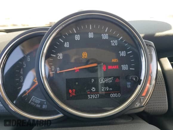 2018 MINI Hardtop Cooper with VIN WMWXP5C54J2G64015, listed as a Copart auction lot 61866865 with 32,927 mi miles and Salvage title. Bid and sale history available at DreamBid. Image 9.
