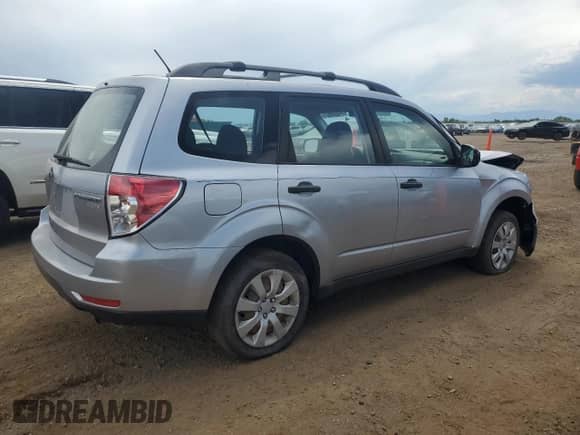 2013 Subaru Forester X z VIN JF2SHABC6DG404501, wystawiony jako Copart lot #64898635 z przebiegiem 137 175 mil mil oraz Szkoda całkowita • Salvage title. Historia ofert i sprzedaży dostępna na DreamBid. Obrazek 3.