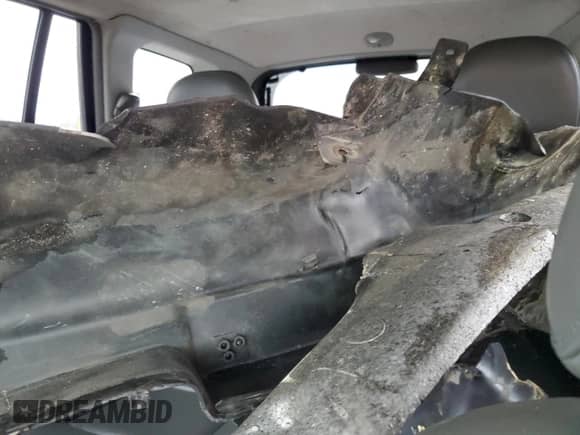 2002 Hyundai Santa Fe GLS с VIN KM8SC13D12U296514, выставлен на аукционе Copart как лот 47805475 с пробегом 188 322 миль миль и Списание • Salvage title. История ставок и продаж доступна на DreamBid. Изображение 10.