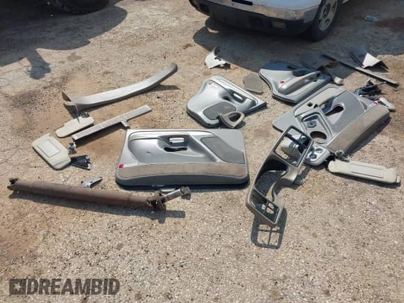 2002 Chevrolet Tahoe Z71 с VIN 1GNEK13Z42R298770, выставлен на аукционе IAAI как лот 42957325 с пробегом Не указан миль и . История ставок и продаж доступна на DreamBid. Изображение 12.