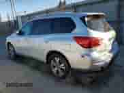 2017 Nissan Pathfinder SL z VIN 5N1DR2MN7HC664049, wystawiony jako Copart lot #85409865 z przebiegiem 141 830 mil mil oraz Czysty tytuł • Clean title. Historia ofert i sprzedaży dostępna na DreamBid. Obrazek 2.