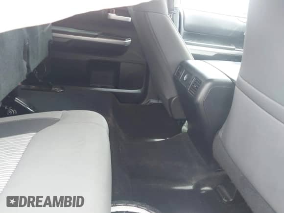 2017 Toyota Tundra SR5 z VIN 5TFEW5F15HX220755, wystawiony jako IAAI lot #42678941 z przebiegiem 188 368 mil mil oraz . Historia ofert i sprzedaży dostępna na DreamBid. Obrazek 8.