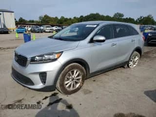 2019 Kia Sorento L z VIN 5XYPG4A35KG472847, wystawiony jako Copart lot #70553065 z przebiegiem 168 022 mil mil oraz Szkoda całkowita • Salvage title. Historia ofert i sprzedaży dostępna na DreamBid. Obrazek 1.