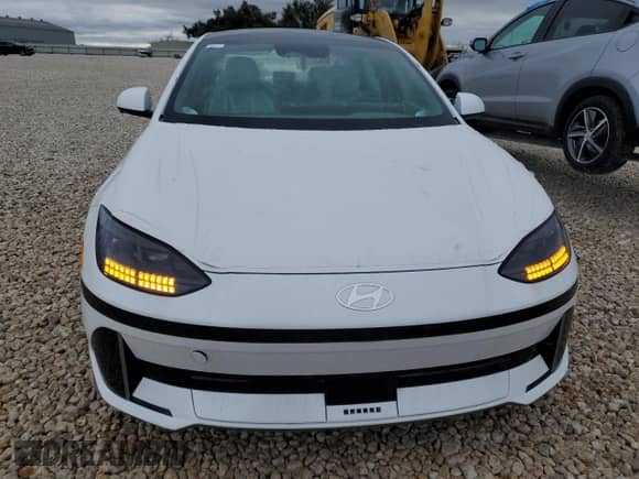 2023 Hyundai Ioniq 6 Limited z VIN KMHM54AA2PA052554, wystawiony jako Copart lot #74362523 z przebiegiem 5 mil mil oraz . Historia ofert i sprzedaży dostępna na DreamBid. Obrazek 5.